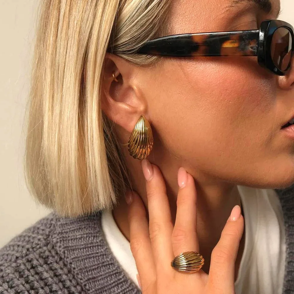Kylie Ribbed Chunky Dome Drop Earring