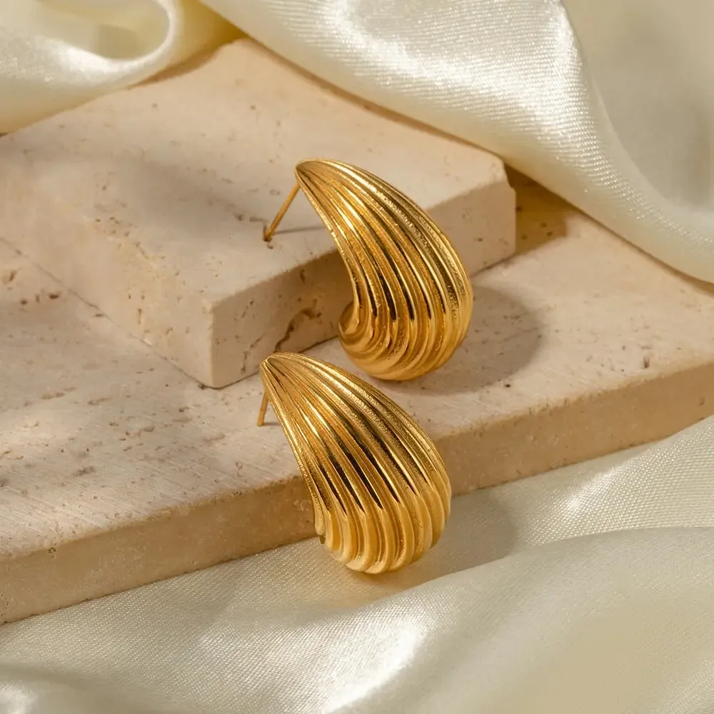 Kylie Ribbed Chunky Dome Drop Earring