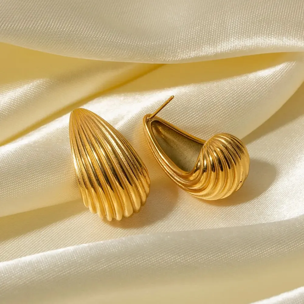 Kylie Ribbed Chunky Dome Drop Earring