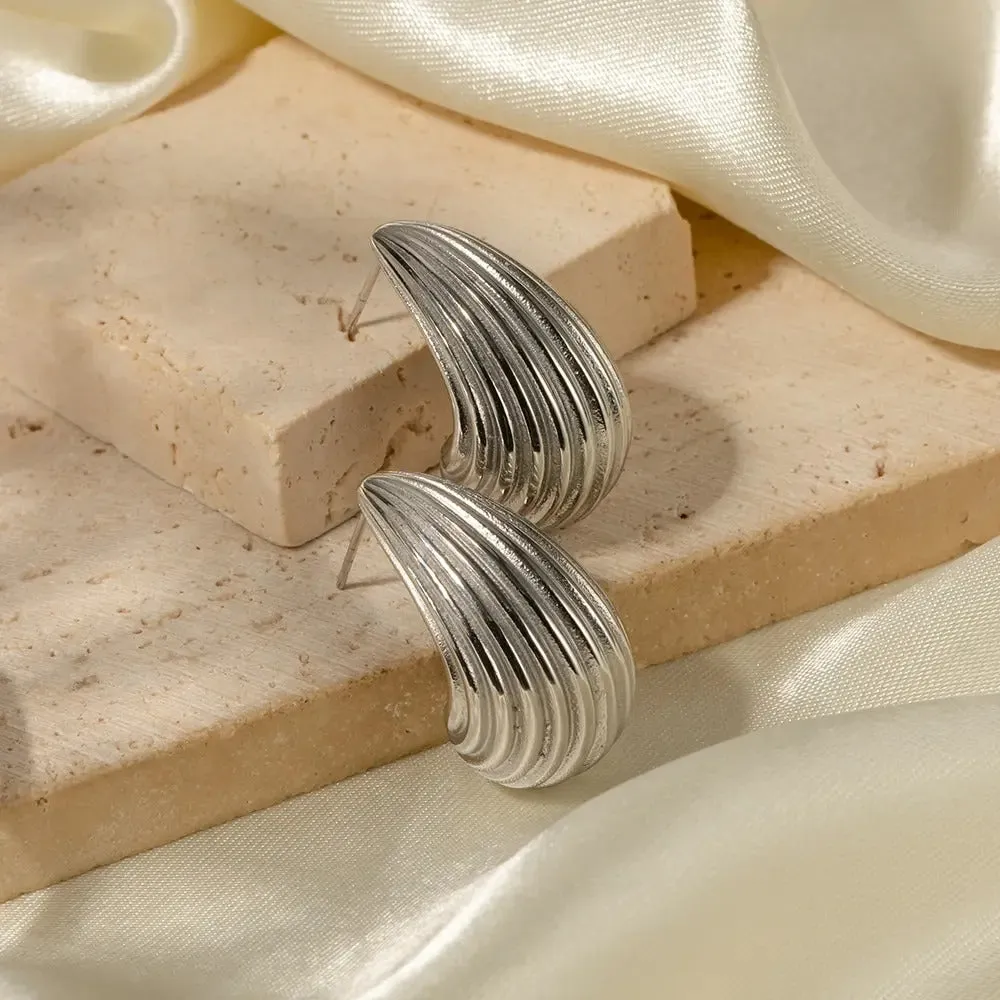 Kylie Ribbed Chunky Dome Drop Earring