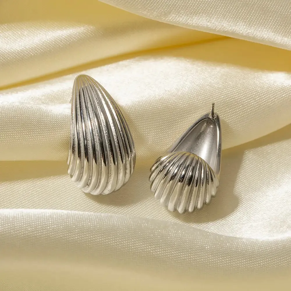 Kylie Ribbed Chunky Dome Drop Earring